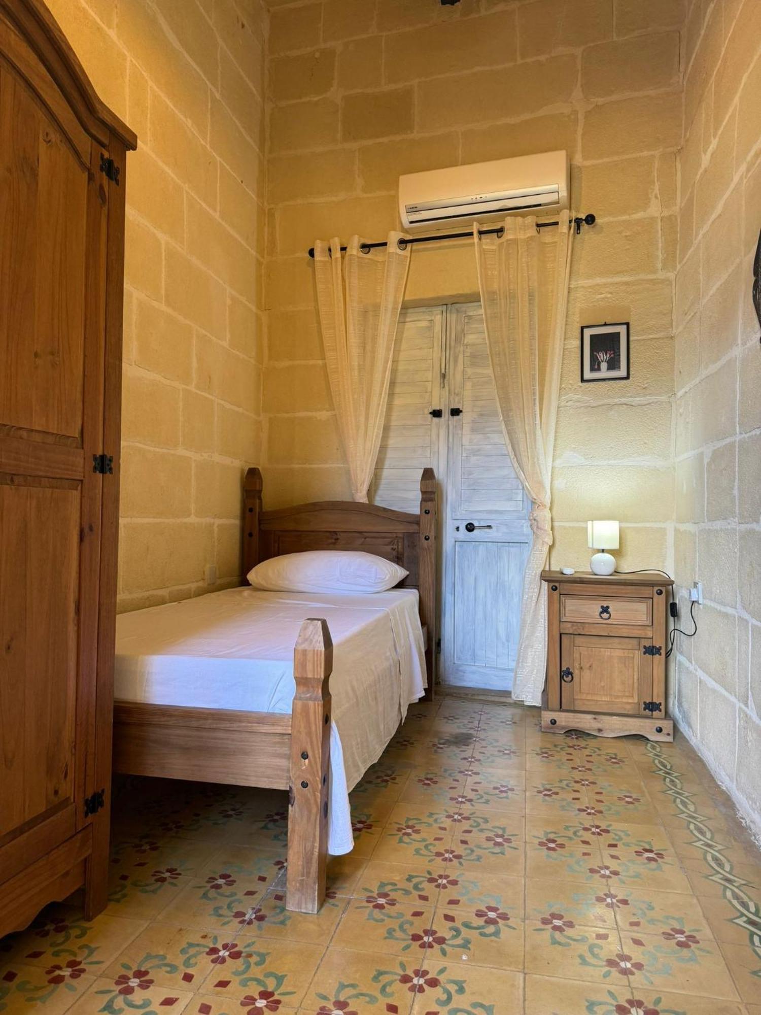 Tal-Kaptan Guest House วิกตอเรีย ภายนอก รูปภาพ