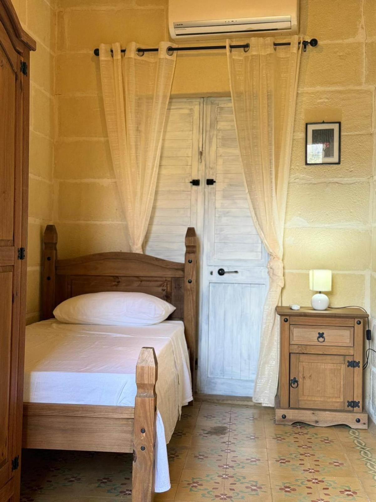 Tal-Kaptan Guest House วิกตอเรีย ภายนอก รูปภาพ